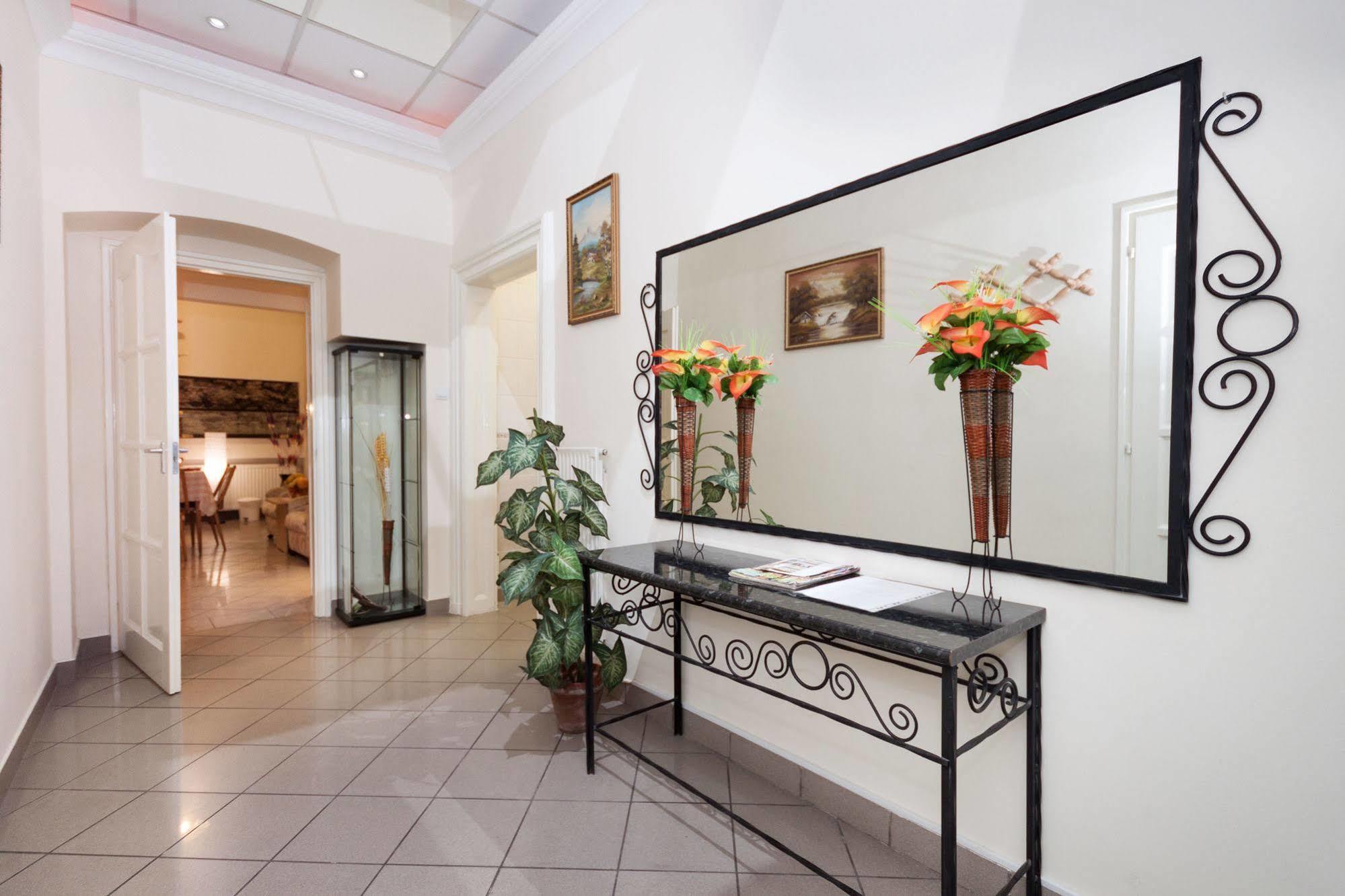 Like Home - City Center - Style Apartment Budapeste Exterior foto