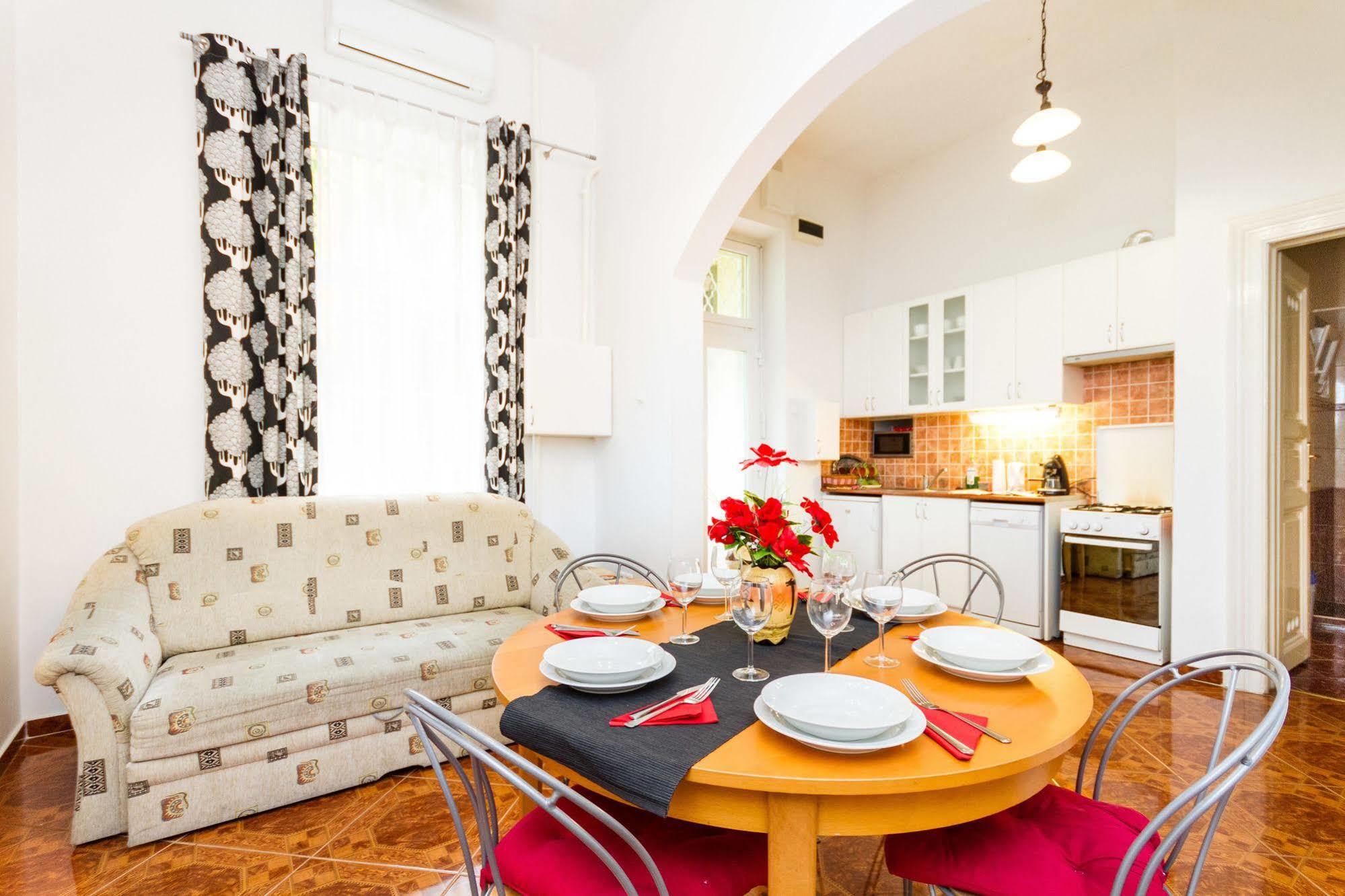 Like Home - City Center - Style Apartment Budapeste Exterior foto