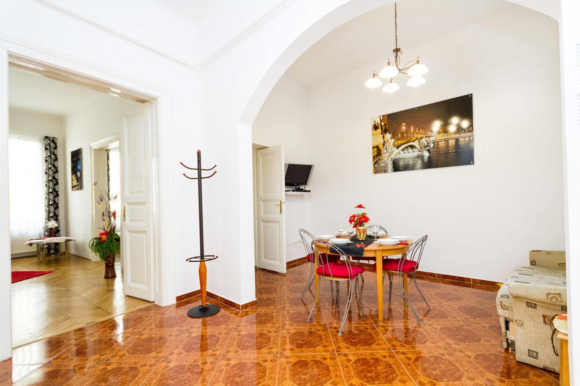 Like Home - City Center - Style Apartment Budapeste Exterior foto